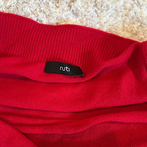 Elegant Off-the-Shoulder Red Sweater - Picture 2 of 2